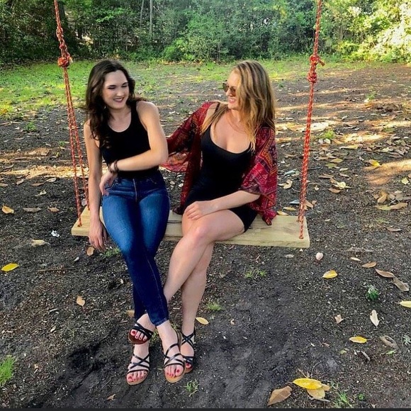 Meet your Posher’s Jacki and Cali Hawk - Picture 1 of 8